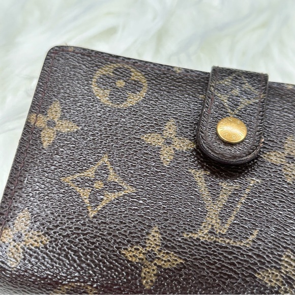 Louis Vuitton Kiss Lock Wallet - Picture 5 of 14